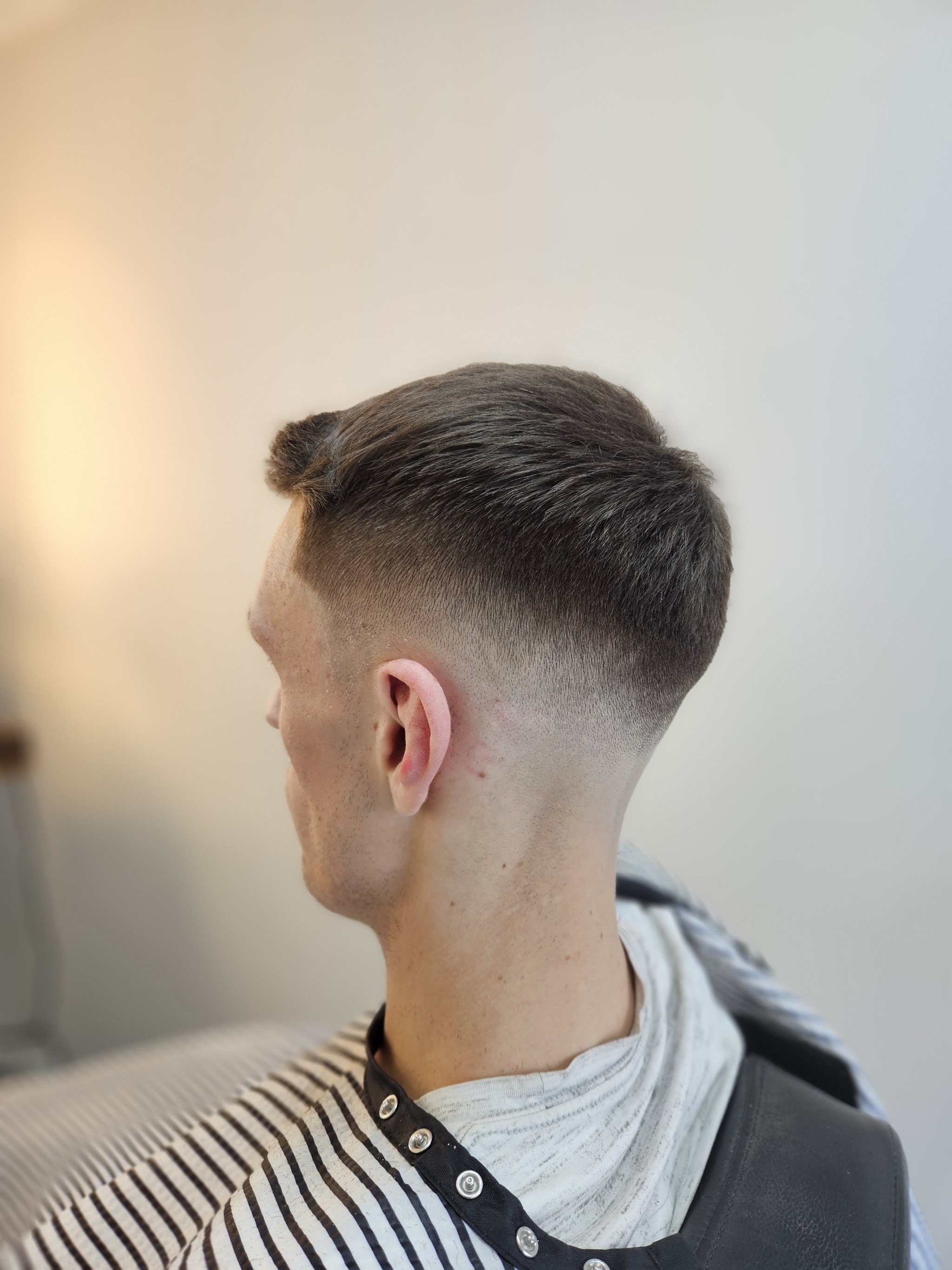 Side profile of a mid fade