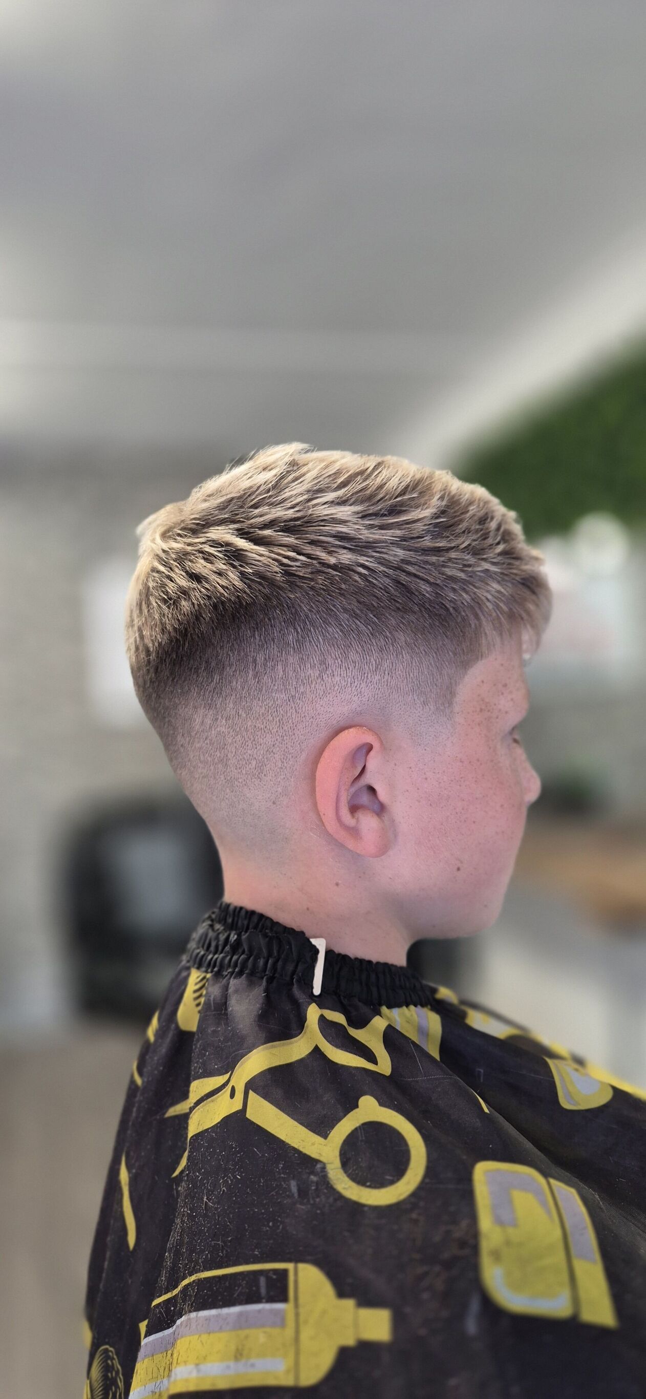 Textured crop with a fade, finished in the chair
